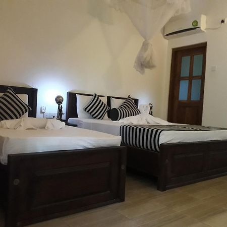 Isanka Lion Lodge Сигирия Екстериор снимка