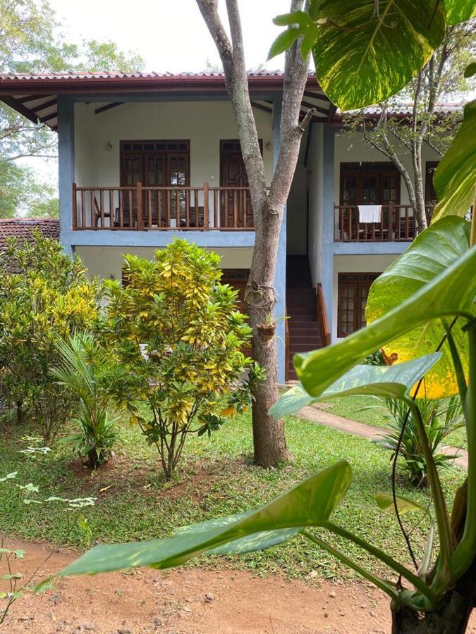 Isanka Lion Lodge Сигирия Екстериор снимка