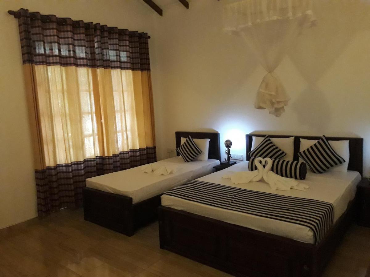 Isanka Lion Lodge Сигирия Екстериор снимка