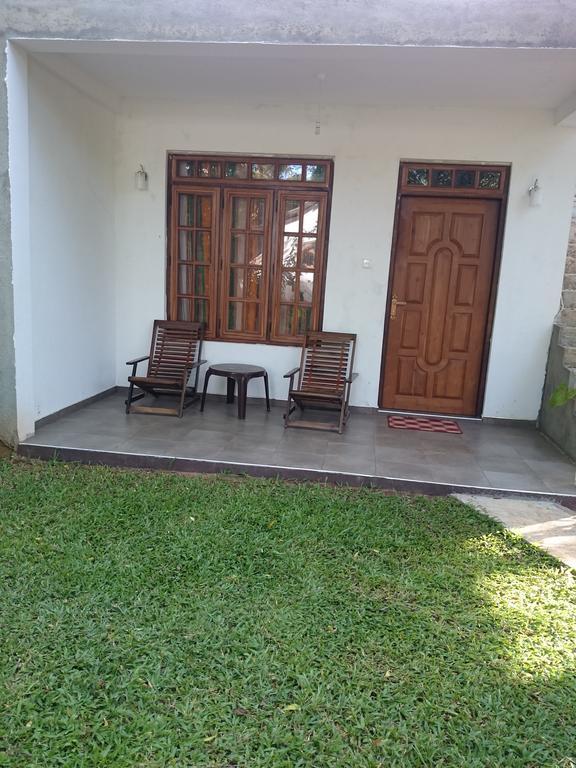 Isanka Lion Lodge Сигирия Екстериор снимка