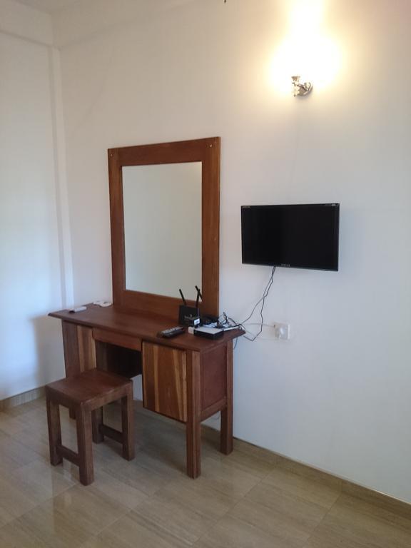 Isanka Lion Lodge Сигирия Екстериор снимка