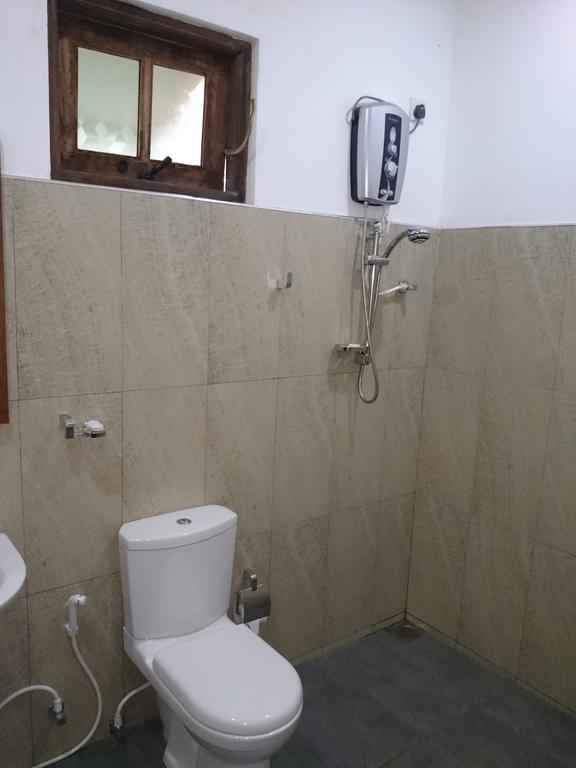 Isanka Lion Lodge Сигирия Екстериор снимка