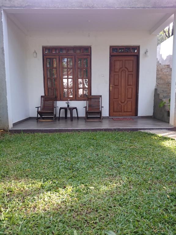 Isanka Lion Lodge Сигирия Екстериор снимка