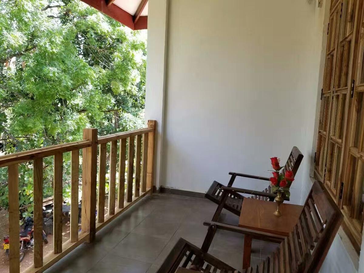 Isanka Lion Lodge Сигирия Екстериор снимка