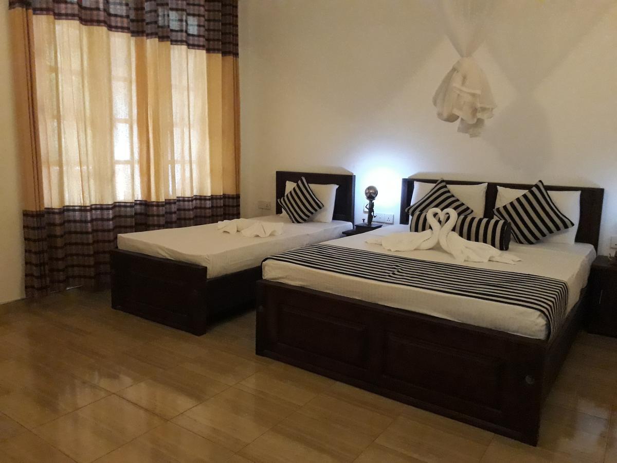 Isanka Lion Lodge Сигирия Екстериор снимка