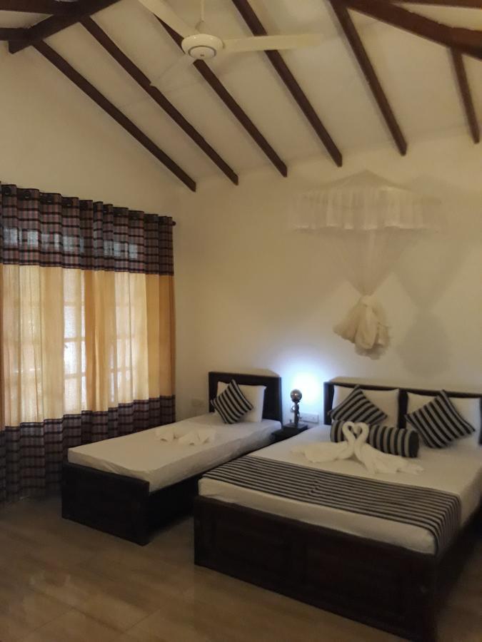 Isanka Lion Lodge Сигирия Екстериор снимка