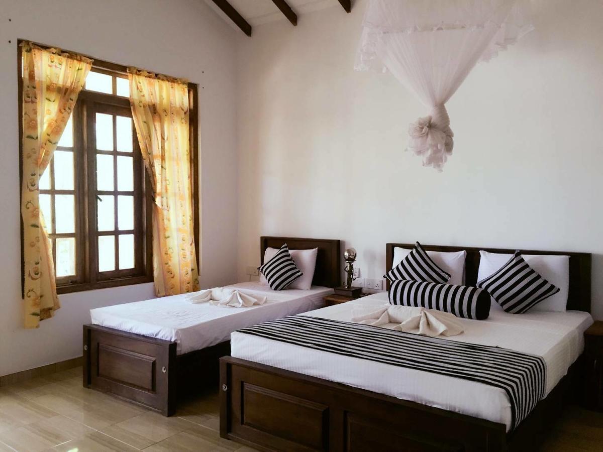 Isanka Lion Lodge Сигирия Екстериор снимка