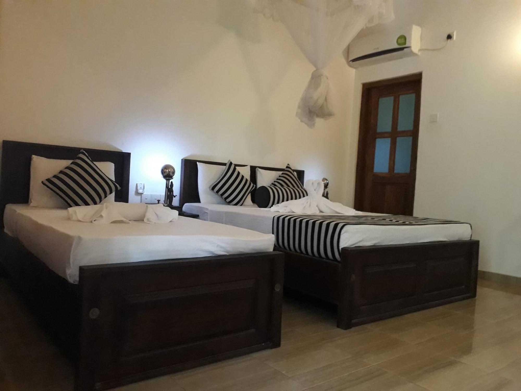 Isanka Lion Lodge Сигирия Екстериор снимка